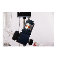 RE-501 Chine 5L Appareil de distillation sous vide pour huiles essentielles de laboratoire, distillateur d'alcool et de solvants, évaporateur rotatif à levage manuel - Prix