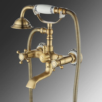 Robinet de bain antique européen en gros avec pomme de douche dorée simple, ensemble de salle de bain rétro mural, robinet à poignée unique en laiton, jet doux