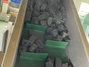 Đóng bao bì túi than briqbags trọng lượng điền Cube gỗ BBQ 2.5kg vừa cục than bánh máy đóng gói - Product Image 2