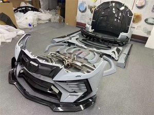Kit carrosserie M Style en fibre de carbone sèche pour <span class=keywords><strong>Lamborghini</strong></span> <span class=keywords><strong>Urus</strong></span> : pare-chocs avant, pare-chocs arrière, aileron arrière, capot, garde-boue, échappement, jupes latérales - Product Image 3