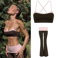 Ensemble de yoga pour femmes à haute élasticité et blocs de couleur, débardeur rembourré croisé et pantalon évasé pour la gym, la danse et l'entraînement