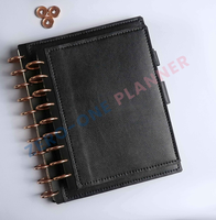 Couverture en cuir noir personnalisé A4 A5 A6 A7 Mini disque de tableau de bord Pu Pebble Saffiano Budget Binder Wallet avec 8 disques