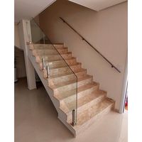 Escalier de balcon avec balustrades en verre à fixation par goujons