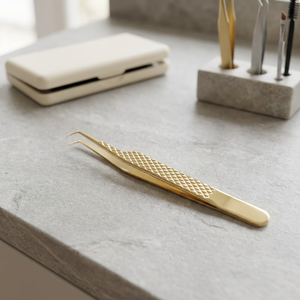 Pinzas de Precisión para Pestañas con Baño de Oro y Marca Personalizada, Punta Suave, Origen Pakistán, Modelo 627.0, Marcas de Belleza de Marca Privada Personalizadas - Product Image 3