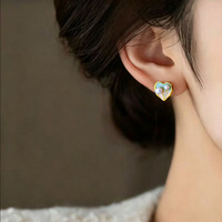 Nouveauté 2026 – Boucles d'oreilles clous en acier inoxydable style perle de Hong Kong, luxe léger, tendance, simples et polyvalentes