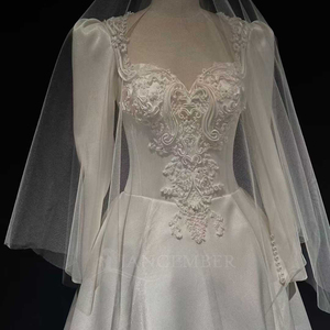 Robe de mariée civile NT51 en satin, coupe A-line, longueur ras du sol, avec dentelle florale moderne brillante, appliques en cristal et manches longues, décolleté cœur - Product Image 5