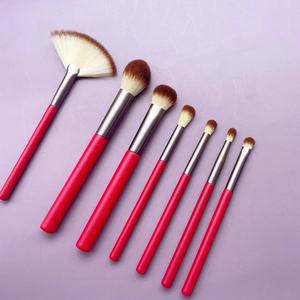 ชุดแปรงแต่งหน้า 7 ชิ้น ขนแปรงสังเคราะห์ ด้ามไม้สีแดง หัวแปรงอะลูมิเนียม พร้อมแปรงโกนหนวด ชุดอุปกรณ์พร้อมโลโก้สั่งทำ - Product Image 1