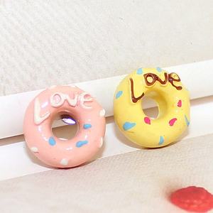 Cabochons en résine personnalisés en forme de donuts roses et jaunes pour la décoration de coques de téléphone DIY, miniatures de maison de poupée, aliments miniatures - Product Image 2