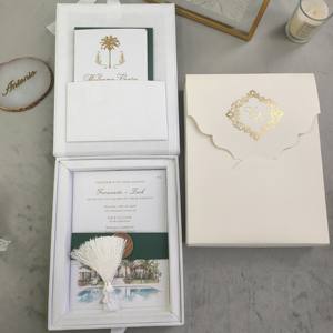 Invitación de Boda de Lujo Personalizada en Terciopelo Blanco, en Caja con Tarjetas con Detalles en Dorado, Faire Part De Mariage Deluxe para Celebración - Product Image 1