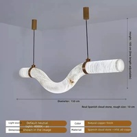 Luminaire suspendu néoclassique en marbre naturel espagnol de designer populaire, style italien luxueux pour salon et salle à manger.