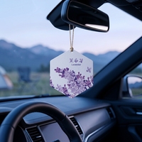 Conception personnalisée d'usine prix bon marché parfum parfum suspendu désodorisant portable pour voiture carte de désodorisants en papier