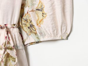 Kemeja wanita model baru 2026, gaya kasual dan modis, kerah V, motif print, tali serut, retro, chic, lengan pendek. - Product Image 4