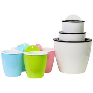 Vente en gros de pots de fleurs muraux suspendus semi-circulaires en plastique pour arrosage hydroponique automatique en forme de plantes vertes - Product Image 3