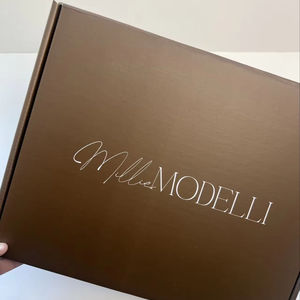 Boîtes d'expédition de vêtements personnalisées avec logo blanc, boîtes en papier biodégradables, boîtes pliables pour l'envoi postal, emballages pour cadeaux - Product Image 3