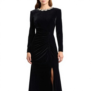 Robe de soirée fourreau en mousseline noire, asymétrique à une épaule, à manches longues, froncée, avec fente, traîne chapelle, ornée de paillettes, longueur ras du sol - Product Image 1