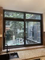 Fenêtre coulissante horizontale moderne en aluminium sur mesure avec barres de sécurité en acier inoxydable et verre réfléchissant bleu pour cuisine (Nigeria)