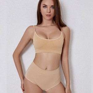 ชุดชั้นในไร้สายแบบไม่มีโครงพร้อมกางเกงใน ชุดโยคะสีพื้น 2 ชิ้น  พร้อมโลโก้แบบกำหนดเอง - Product Image 2