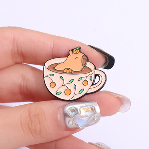 Épinglette en émail en forme de tasse à café mignonne, épinglette en métal pour revers de veste avec des animaux en stock - Product Image 3