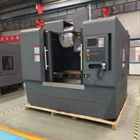 Nouvelle Centrale d'Usinage Verticale Robuste VMC855 3/4/5 Axes BT40, Fraiseuse CNC Simple pour la Production de Pièces Automobiles