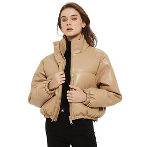 Chaqueta Corta Informal Negra <span class=keywords><strong>de</strong></span> Moda con Logotipo Personalizado, Chaqueta Acolchada <span class=keywords><strong>de</strong></span> Cuero PU Brillante para Mujer - Product Image 1