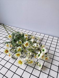 Flores de Margarita Secas Artificiales de Seda al por Mayor de Fábrica - Estilo Vintage Realista Hecho a Mano para el Hogar y Fiestas de Navidad - Product Image 3