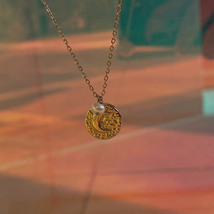 <span class=keywords><strong>Collana</strong></span> con luna di perle moneta martellata Full Karma Circle New Crescent Moon Phase medaglione ciondolo catena delicata in acciaio inossidabile - Product Image 3