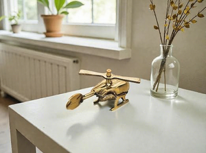 Modèle d'hélicoptère décoratif élégant en laiton, objet de luxe vintage pour la décoration de bureau à domicile et cadeau d'entreprise - Product Image 2