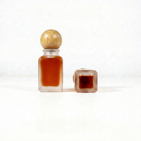 Flacon de parfum en verre de luxe carré 30ml 50ml avec étiquette, vaporisateur à fine brume, bouchon en bois pour emballage, bouchon personnalisé disponible