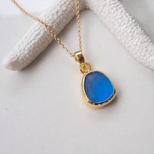 Nuova Collana Estiva Minimalista in Stile Europeo Placcata Oro con Ciondolo in Vetro Marino Trasparente e Pietra <span class=keywords><strong>di</strong></span> Luna per Donne - Product Image 5