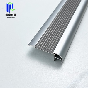 Perfil de aluminio antideslizante <span class=keywords><strong>para</strong></span> escalones con luz LED, protector de esquinas de goma con sensor de luz, protector de bordes seguro <span class=keywords><strong>para</strong></span> <span class=keywords><strong>escaleras</strong></span> - Product Image 1