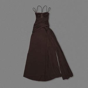 OUDINA Nuovi Arrivi: Abito da Sera Elegante da Donna con Scollo all'Americana, Schiena Scoperta, Nastro e Pieghe, Colore Caffè - Product Image 3