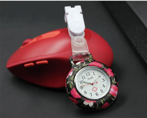 Montre de poche à quartz à clip, design tendance, motif infirmière/médecin de dessin animé mignon, boîtier argenté gris - Product Image 4