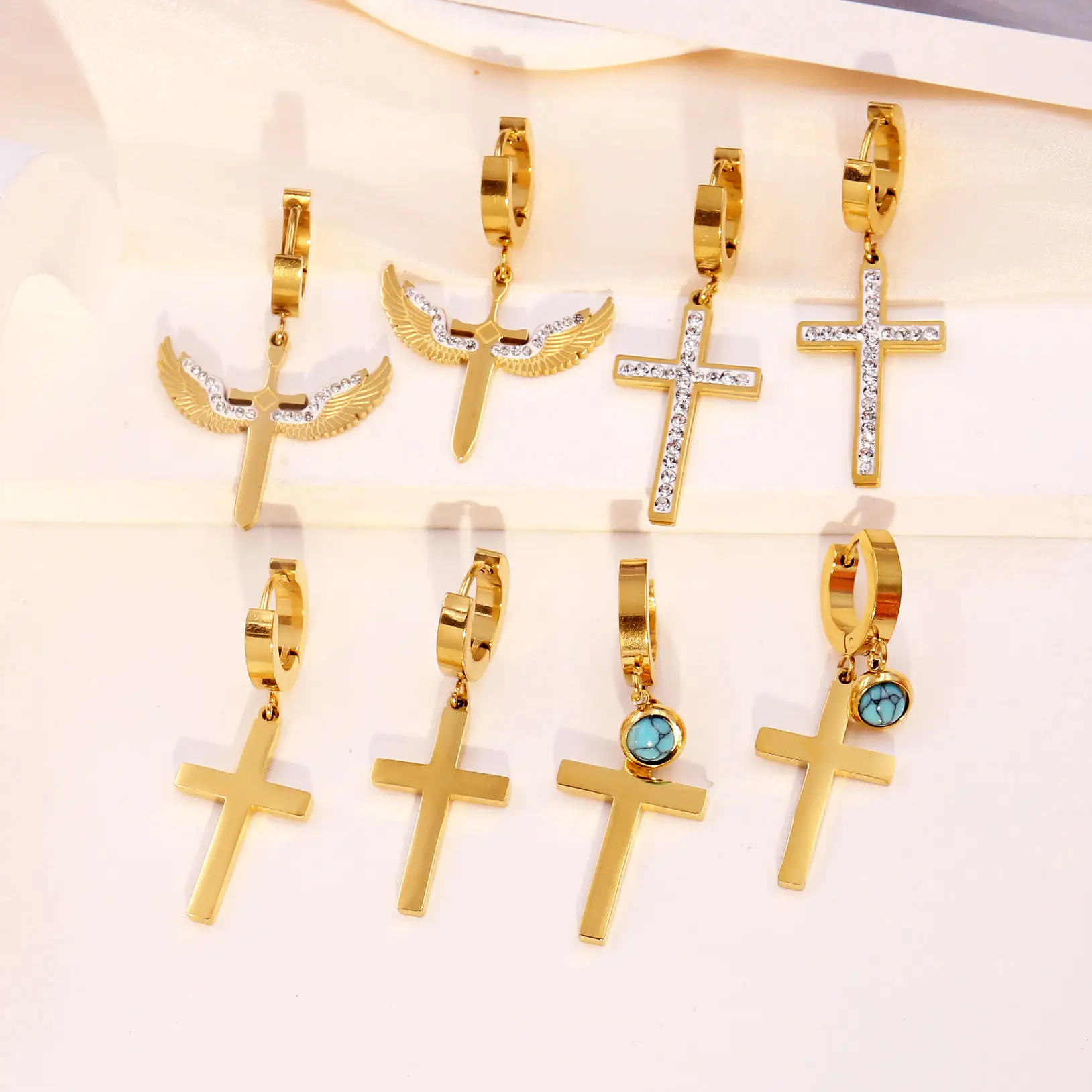 Trendy Chunky placcato oro in acciaio inossidabile Hang Hoop Huggie Cross orecchino per le donne orecchini pendenti con croce