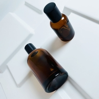 Vente en gros Bouteilles en verre de parfum de luxe à bronzage clair Offre Spéciale 30ml 50ml 100ml Emballage/diffuseur avec couvercle de pulvérisateur à pompe à plat avec logo personnalisé