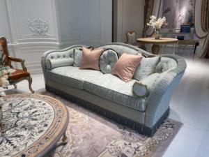 Sofá Clásico de Estilo Francés para Tres Personas, Tapizado en Tela Verde Claro, Ideal para Muebles de Club o Villa - Product Image 4