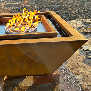 Fontaine d'eau décorative de jardin en acier corten avec cheminée à gaz et cascade - Product Image 1