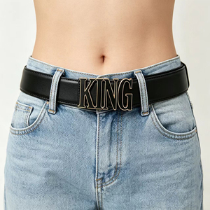 หัวเข็มขัดโลหะลายตัวอักษรแฟชั่น ออกแบบ<span class=keywords><strong>ชื่อ</strong></span>แบรนด์ตามสั่ง ปั๊มลายบนเข็มขัดหนังสีดำสำหรับ<span class=keywords><strong>ผู้หญิง</strong></span> - Product Image 2