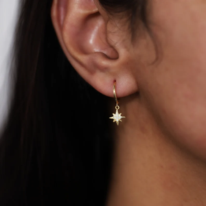 Pendientes de aro con diamantes en forma de estrella en oro macizo de 14K, diseño celestial, pendientes delicados de oro, joyería fina, regalo para el día a día para mujeres - Product Image 5