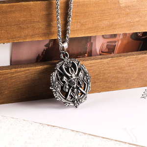 Collar con Colgante de Acero Inoxidable para Hombre, Estilo Guerrero Retro Europeo Americano, Amuleto con Diseño de Espada Plateada SP1116 - Product Image 2