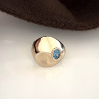 Fabrik-Großhandel Kupfer Vergoldeter Offener Verstellbarer Ring mit Unregelmäßiger Gebogener Oberfläche und Blauem Zirkonia für Damen