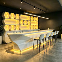 Comptoir de bar long en marbre de forme bateau au design contemporain pour hôtel, comptoir de bar commercial écologique