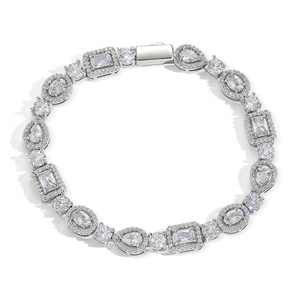 Bracciale in Ottone Placcato Oro 18K con Zirconi 5A a Forme Geometriche Multiple, Chiusura a Molla, Gioiello di Moda Raffinato per Donne e Uomini - Product Image 2