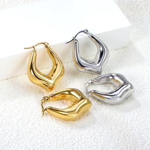 Pendientes de Aro Geométricos de Acero Inoxidable Chapados en Oro de 18k, Unisex, para Uso Diario - Product Image 1