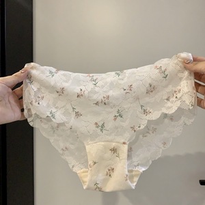 Culottes pour femmes à imprimé floral romantique, taille mi-haute, bord festonné, en maille respirante et extensible, douces, vente en gros - Product Image 2