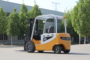 Chariot élévateur électrique contrepoidsé à <span class=keywords><strong>4</strong></span> roues, <span class=keywords><strong>homologué</strong></span> CE ISO, robuste, 2 tonnes (2000 kg), à batterie, avec poste de conduite assis - Product Image 2
