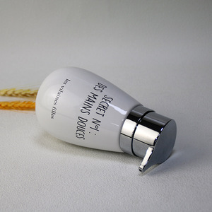 Ceramic Soap Dispenser with <strong>Funny</strong> <strong>Quote</strong> "Secret N&deg;1: Des Mains Douces" - White Lotion Pump Bottle for <strong>Bathroom</strong> Kitchen - Product Image 4