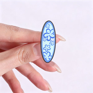 Broche en émail en forme <span class=keywords><strong>de</strong></span> <span class=keywords><strong>planche</strong></span> <span class=keywords><strong>de</strong></span> <span class=keywords><strong>surf</strong></span> à fleurs tropicales, pour la plage d'été, pour décorer un sac à dos - Product Image 2