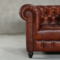Canapé club Chesterfield capitonné en cuir véritable vintage |   Meubles de salon de style européen moderne du milieu du siècle, faits à la main