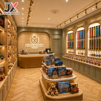 Comptoir de caisse et vitrine de présentation en bois pour boutique de jouets, bonbons et cadeaux, design vintage personnalisé, solution clé en main pour aménagement de magasin