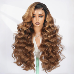 Parrucca Sintetica Glueless con Onde Morbide e Riflessi Biondi, Effetto Ombré, in Fibra Resistente al Calore, con Rete Frontale in Pizzo, per Donna - Product Image 1